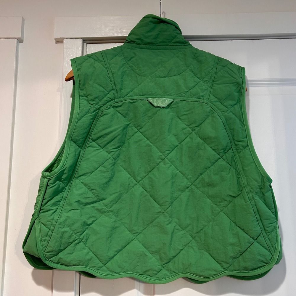 FP Movement‎ Quinn Puffer Vest Green Quilted Scalloped Hem XS Workout Athleisure - Picture 8 of 10